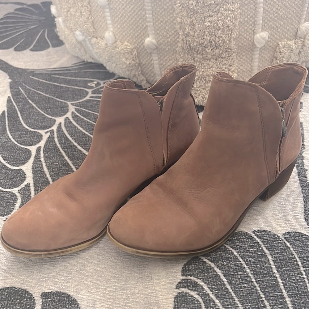 Lucky brand booties in a brown/nutmeg perfectly warn in and still look fabulous